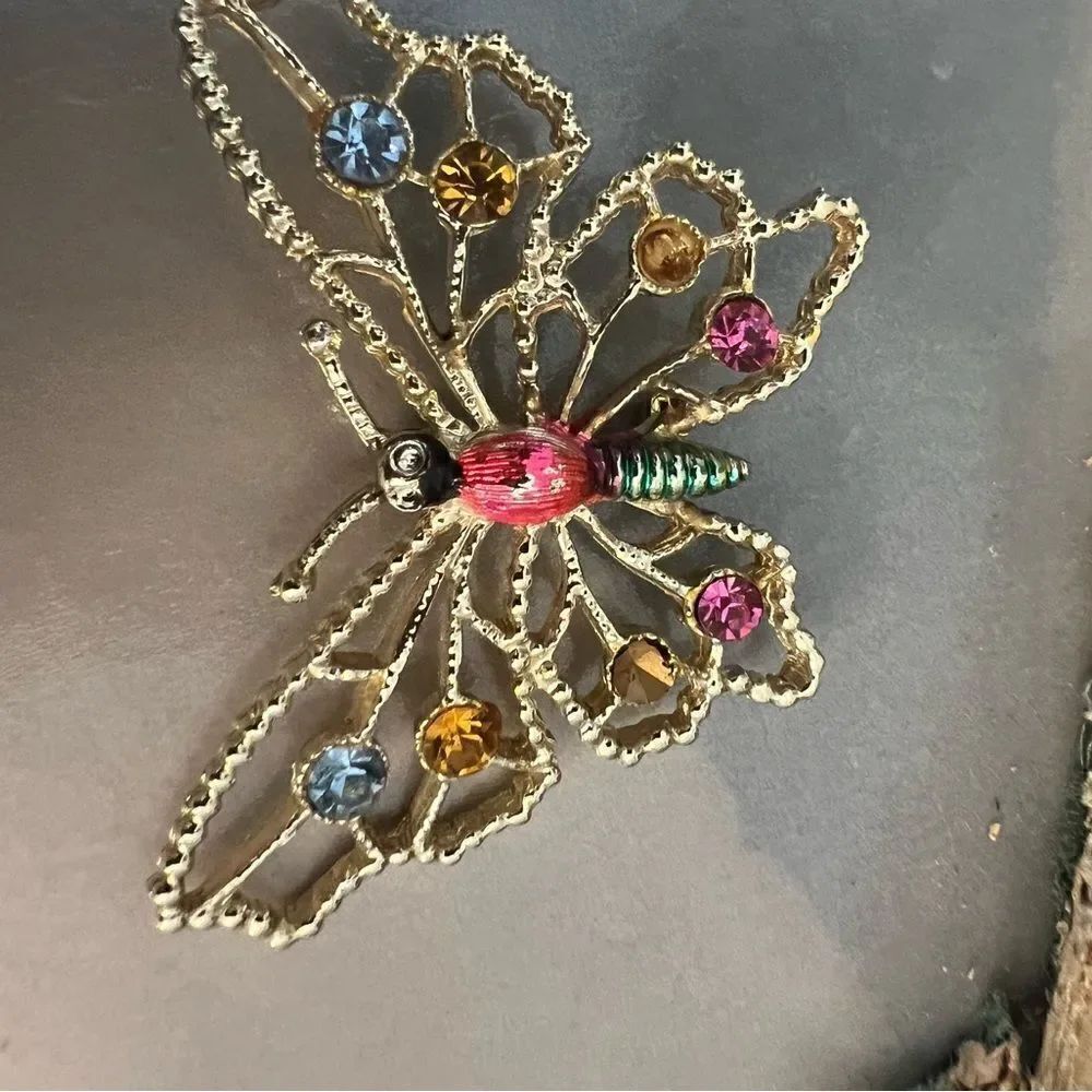 Vintage Gold Tone Butterfly Brooch Pin w rhinestones.gorgeous. - Picture 3 of 4